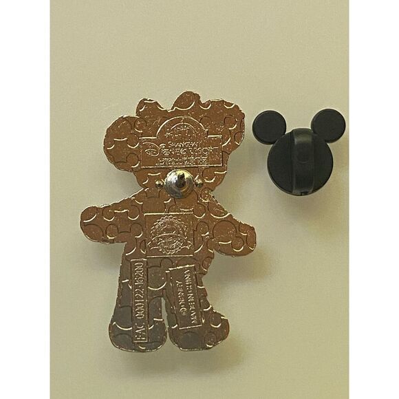 Rare Shanghai Disneyland Resort Shellie Bear Enamel Pin - Picture 4 of 4
